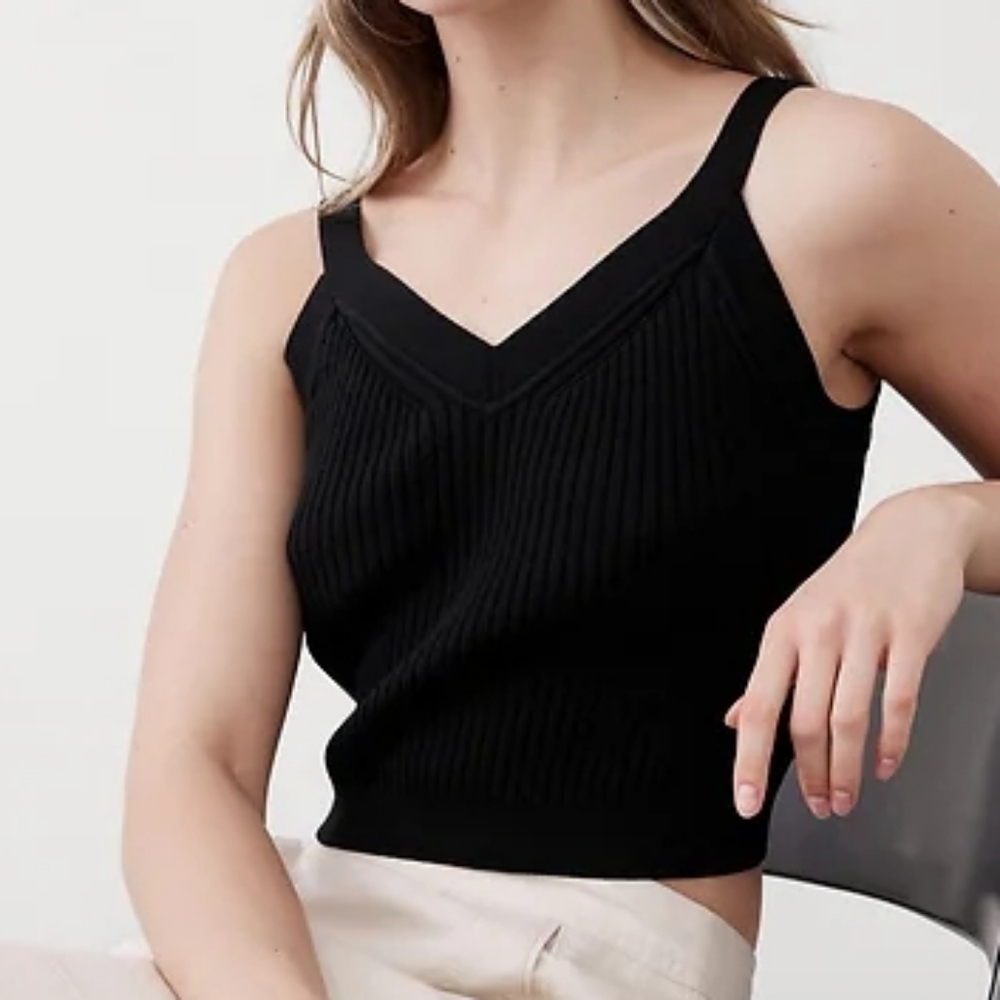 NWT - Banana Republic Ribbed Cropped Black Sweater Tank - Size XL